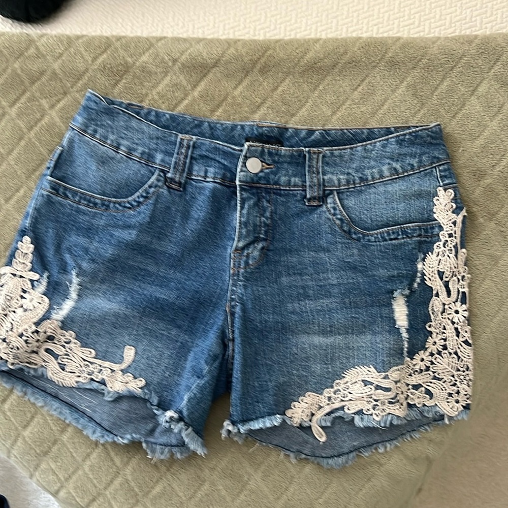 Venus Jean Short with Lace Detail, 97% Cotton, 3% Elastane, Lace 100% Polyester